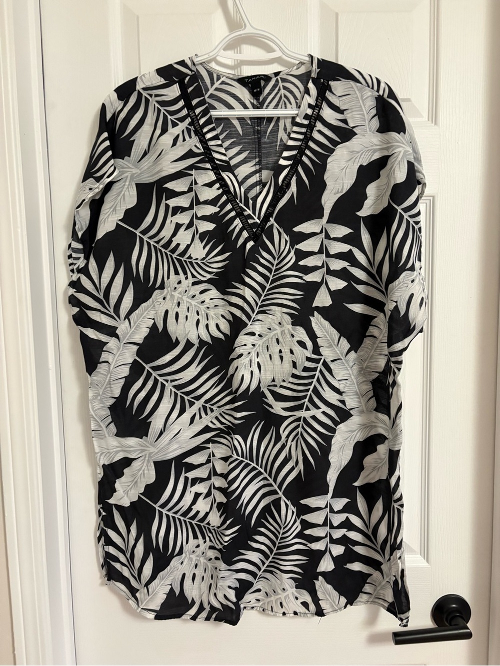 Tahari Black and White Tropical Leaf V-Neck Beach Cover - Picture 2 of 3